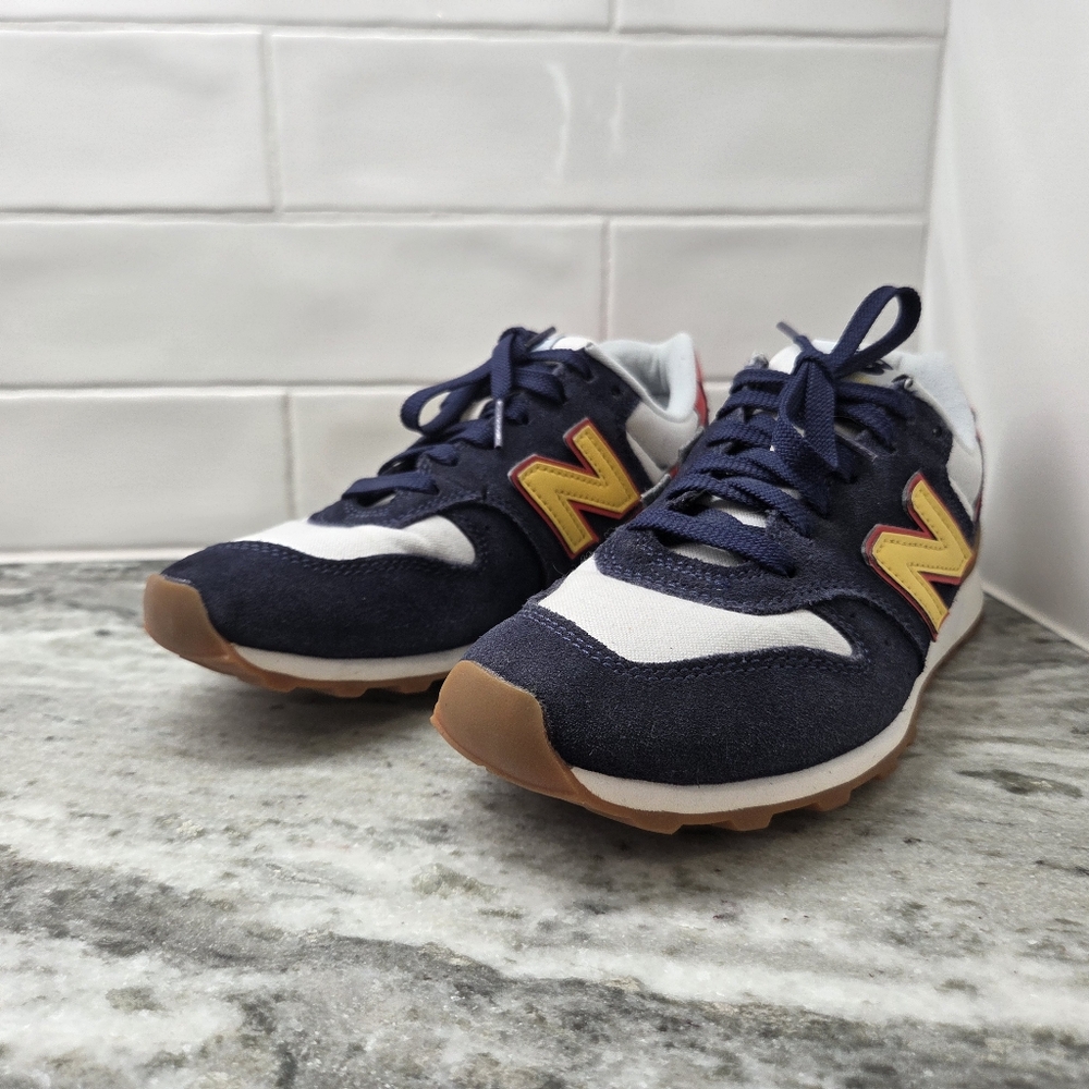 New Balance 696 Woman’s SZ 8 Navy and Yellow Sneakers